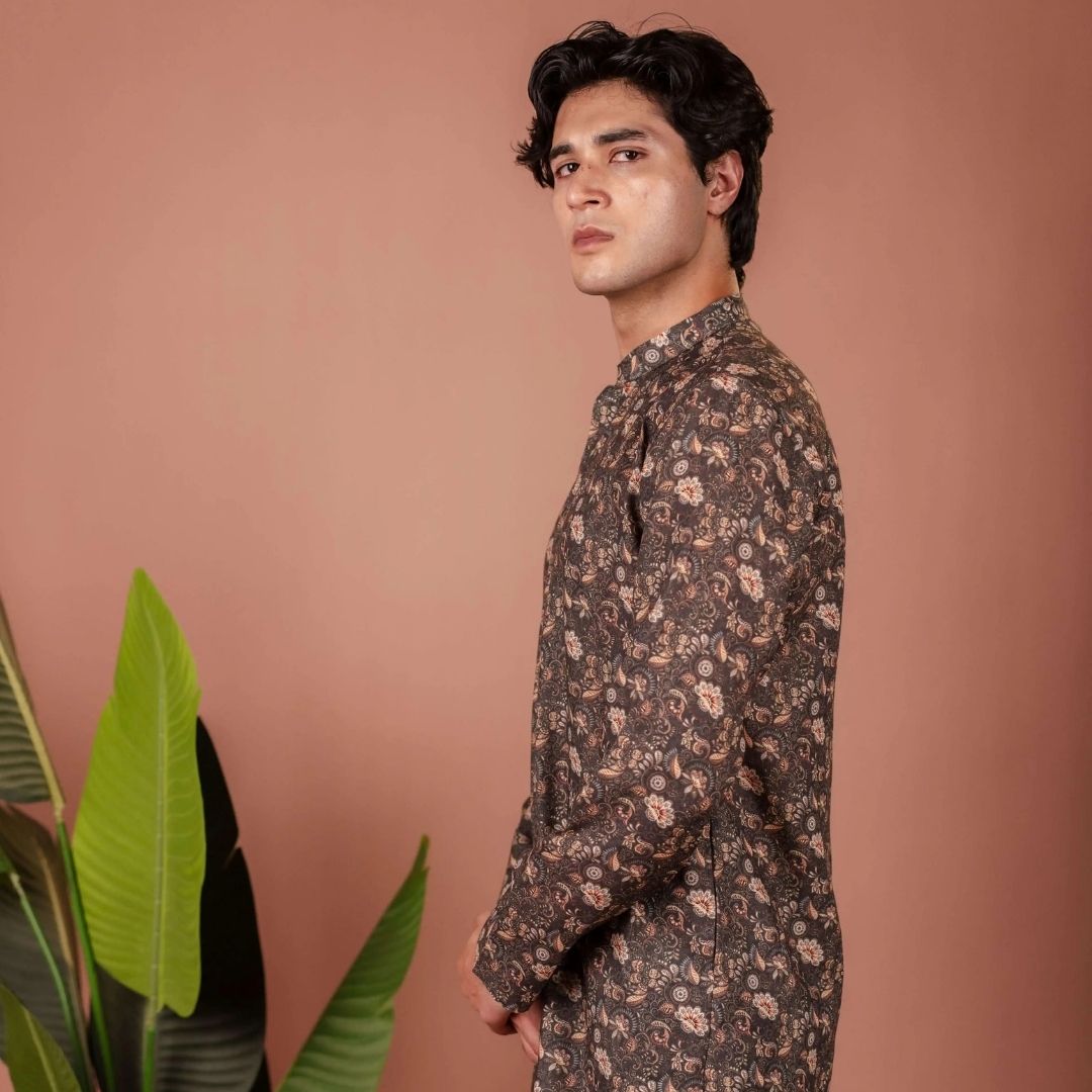 Suutraa Men’s DARK MEHANDI COLOUR PRINTED KURTA WITH BP NECK - suutraa.com