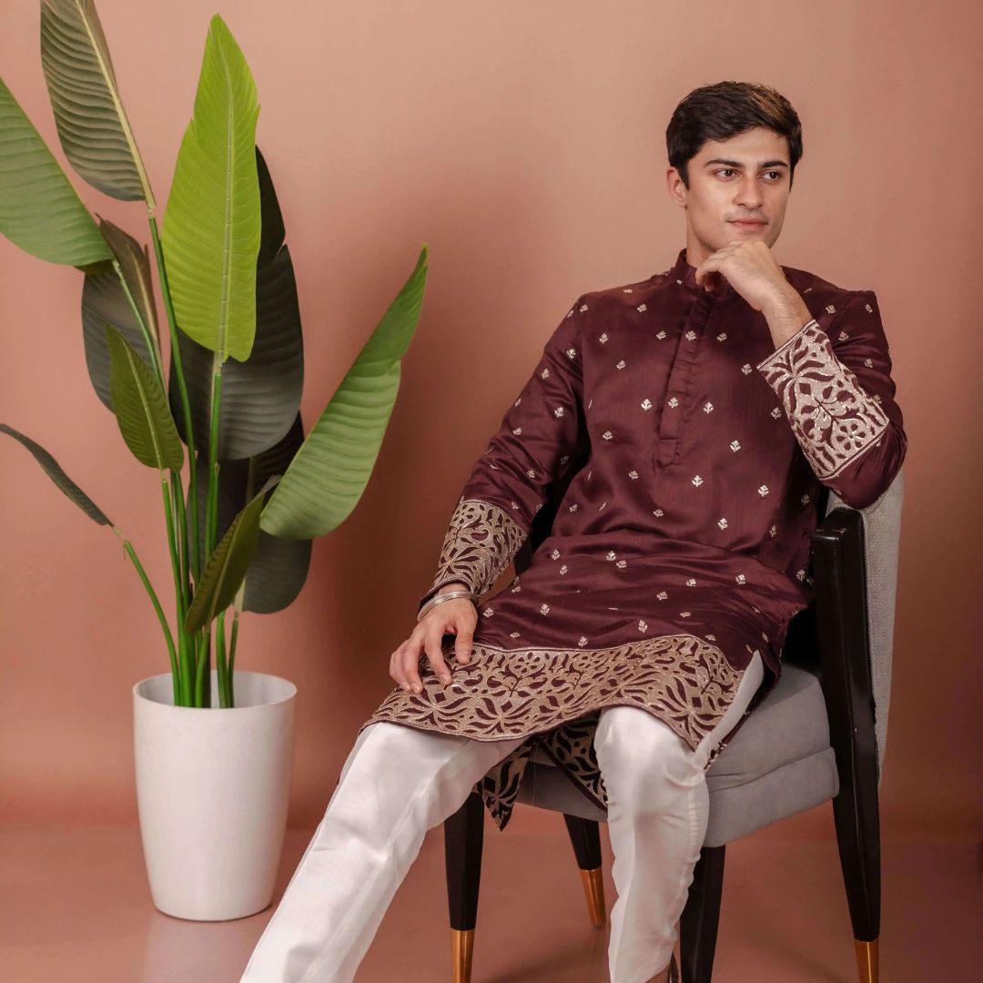 Suutraa Men's Wine Figure Embroided Kurta - suutraa.com