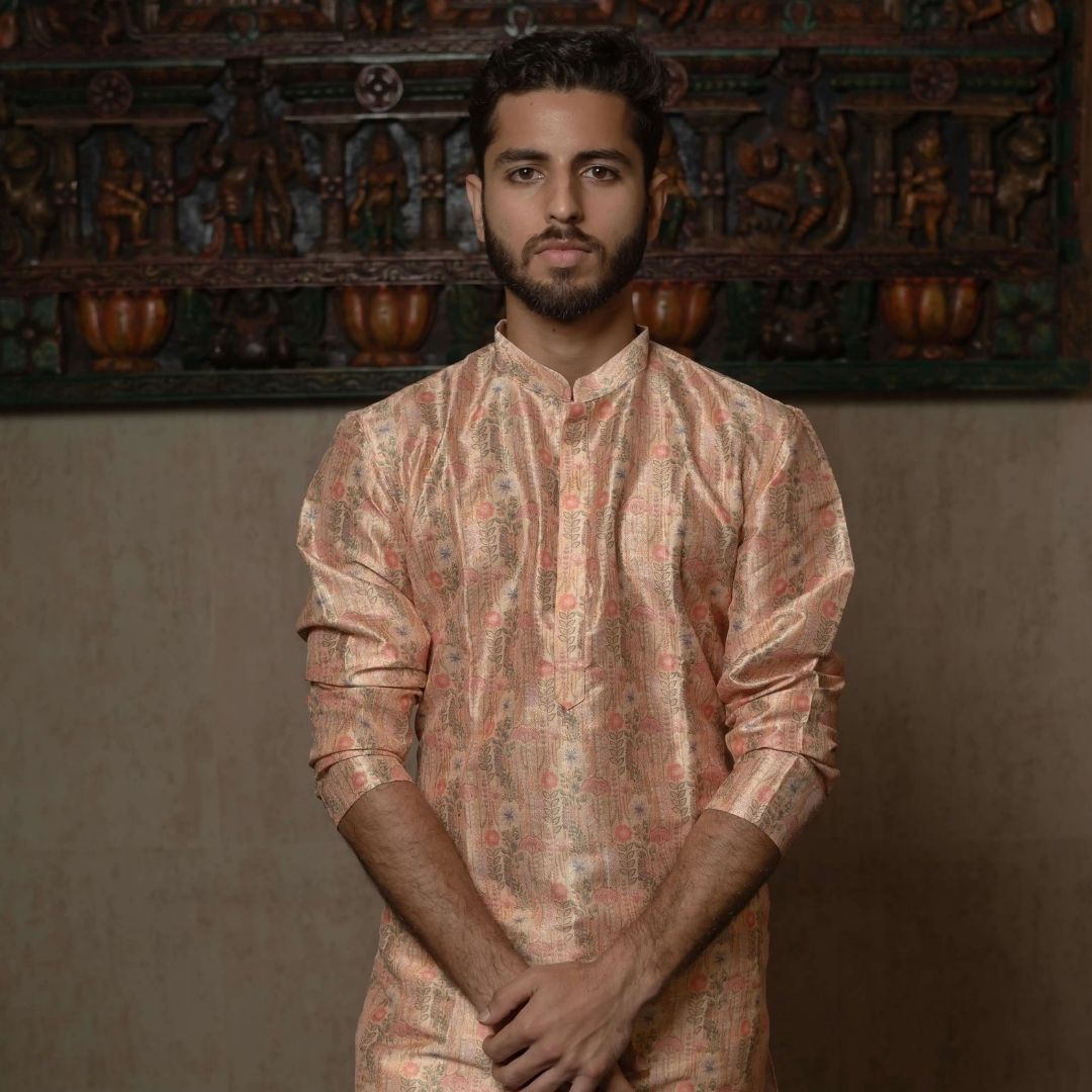 Suutraa Men's Rose Gold Silk Printed Kurta With Off White Pyjama Set - suutraa.com