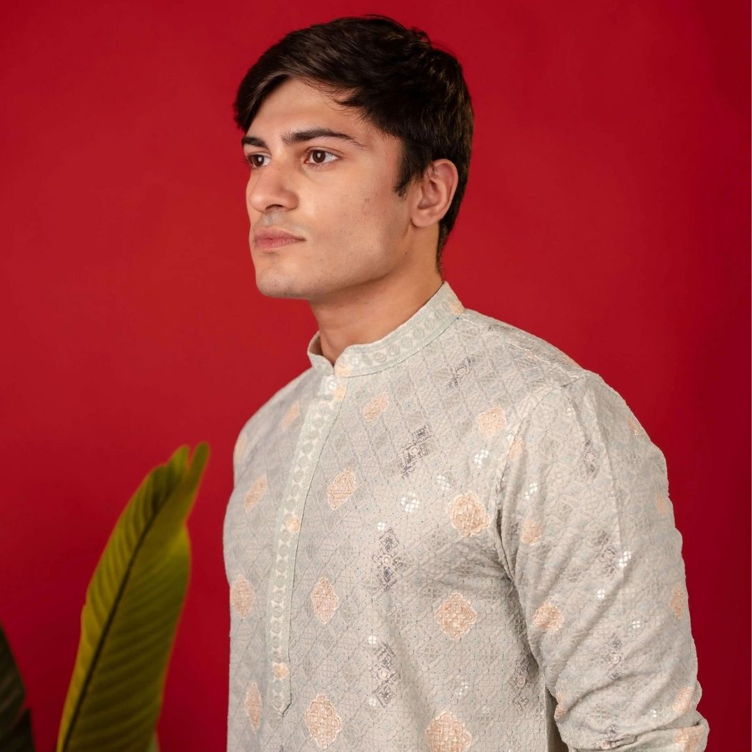 Suutraa Men's Green Figure Embroided Kurta With Off White Pyjama Set - suutraa.com