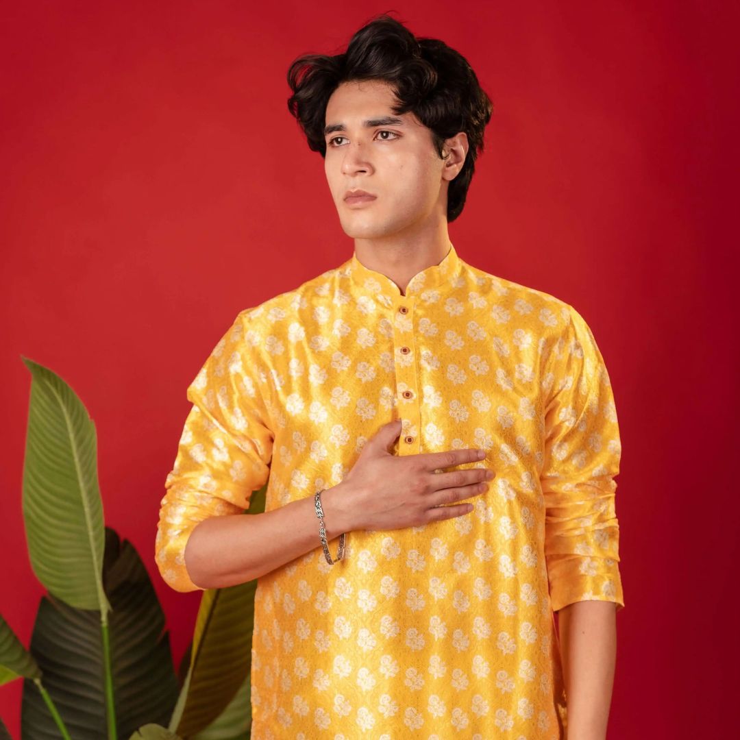 Suutraa Men's Yellow Printed Jaquard Kurta With Off White Pyjama Set - suutraa.com