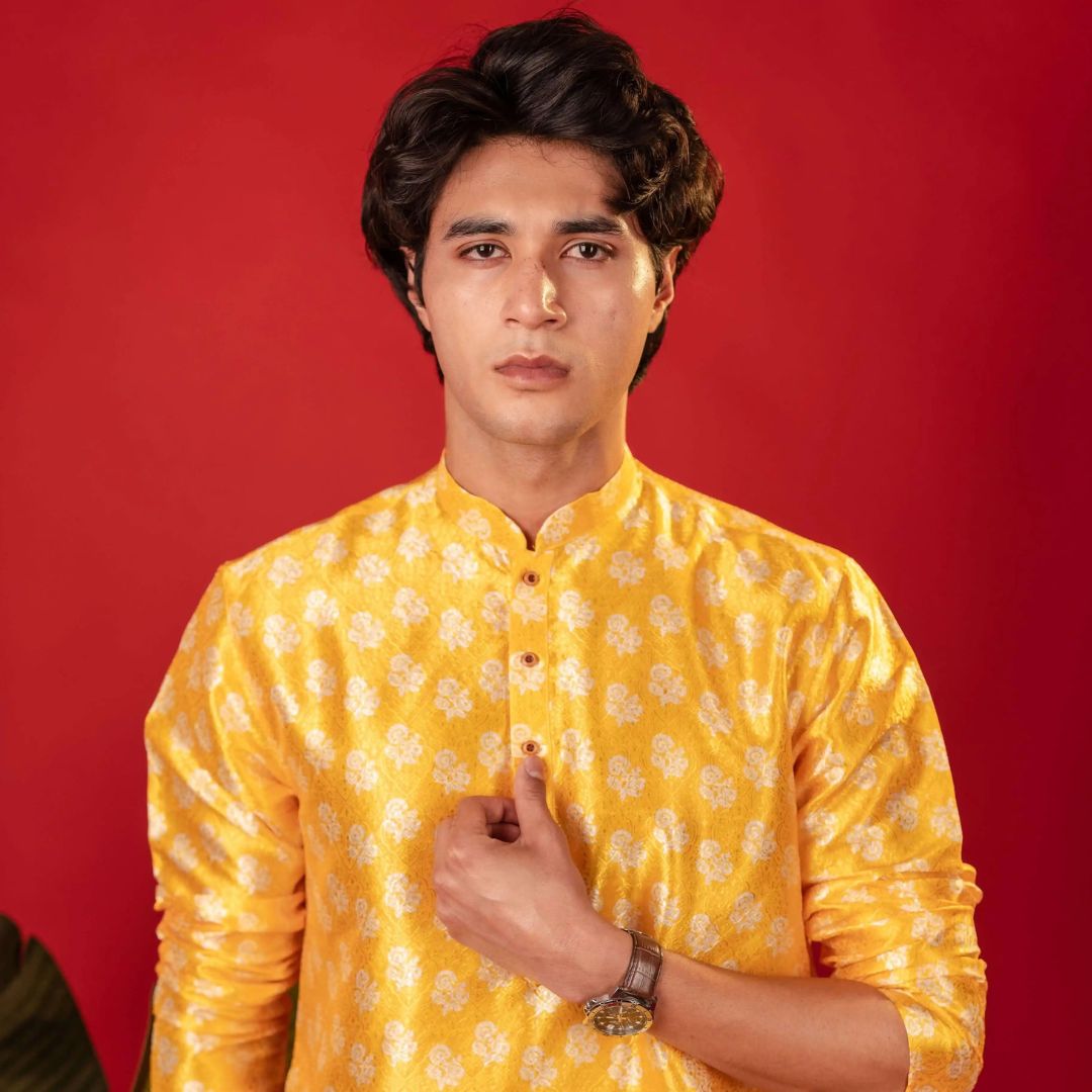 Suutraa Men's Yellow Printed Jaquard Kurta With Off White Pyjama Set - suutraa.com