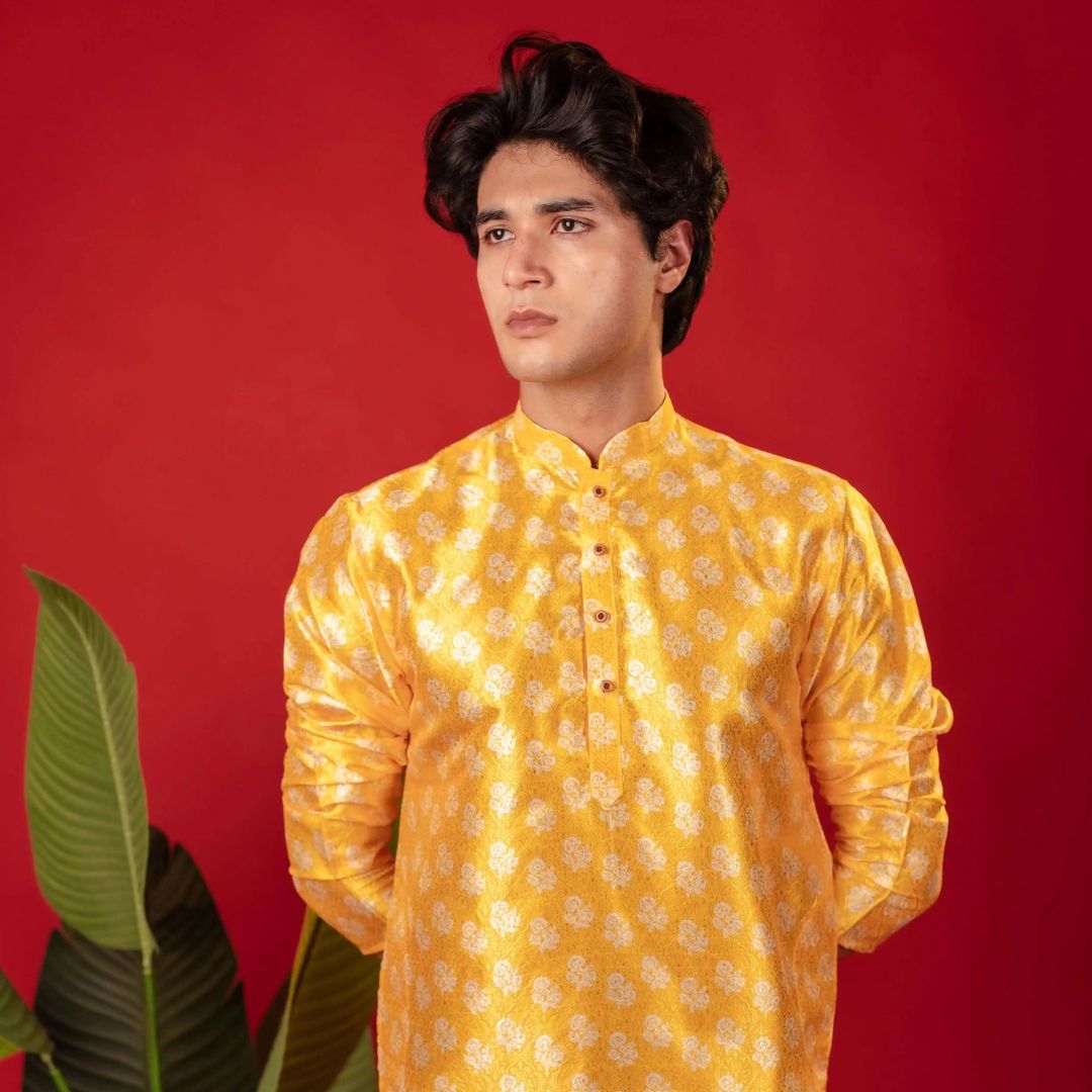Suutraa Men's Yellow Printed Jaquard Kurta With Off White Pyjama Set - suutraa.com