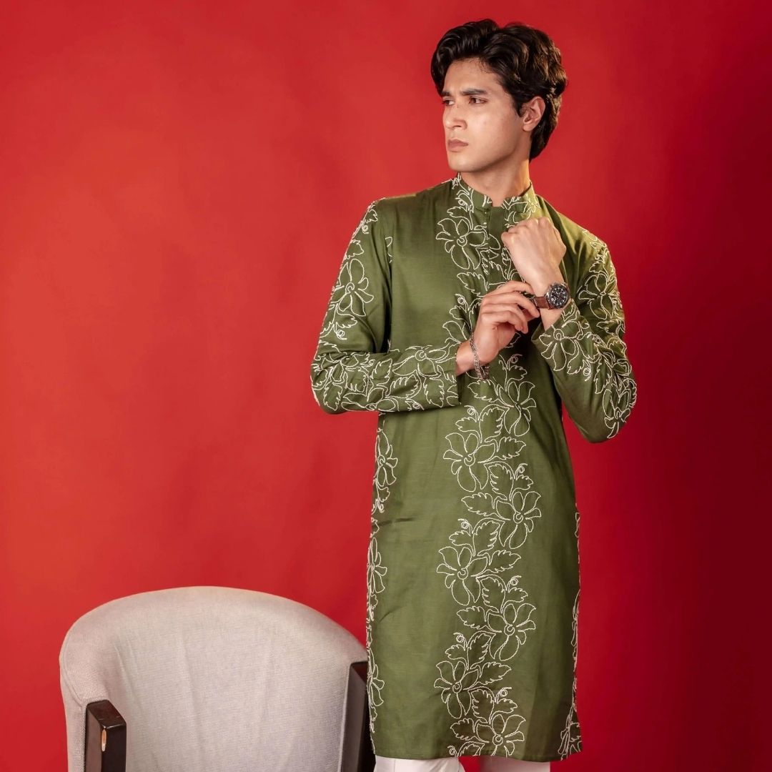 Suutraa Men's Bottle Green Linen Designer Thread Work Kurta With Off White Pyjama Set - suutraa.com