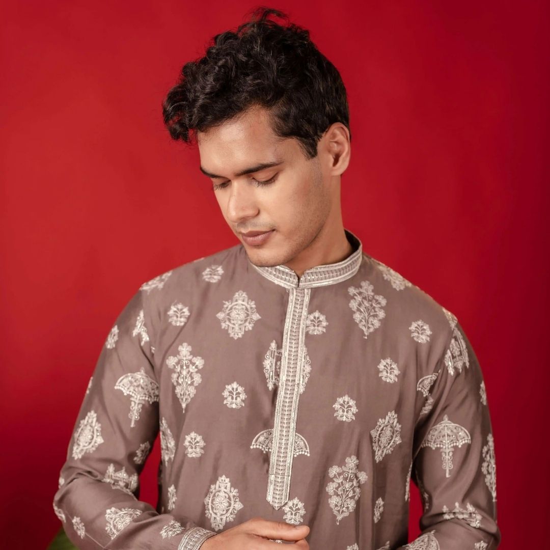 Suutraa Men's Brown all over Embroided Kurta With Off White Pyjama Set - suutraa.com