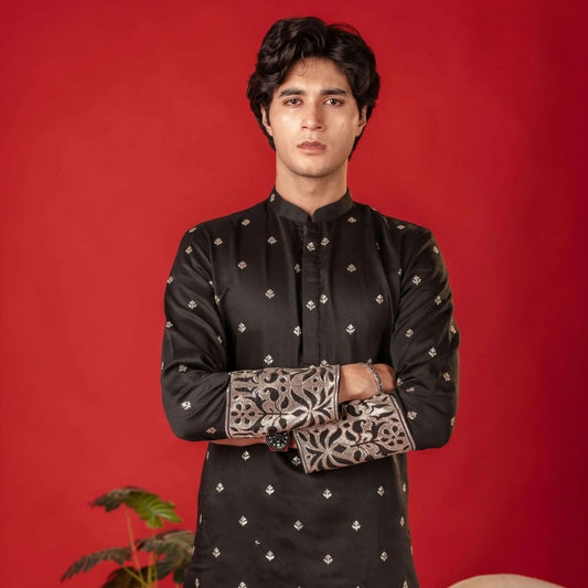 Suutraa Men's Black Figure Embroided Kurta With Off White Pyjama Set - suutraa.com