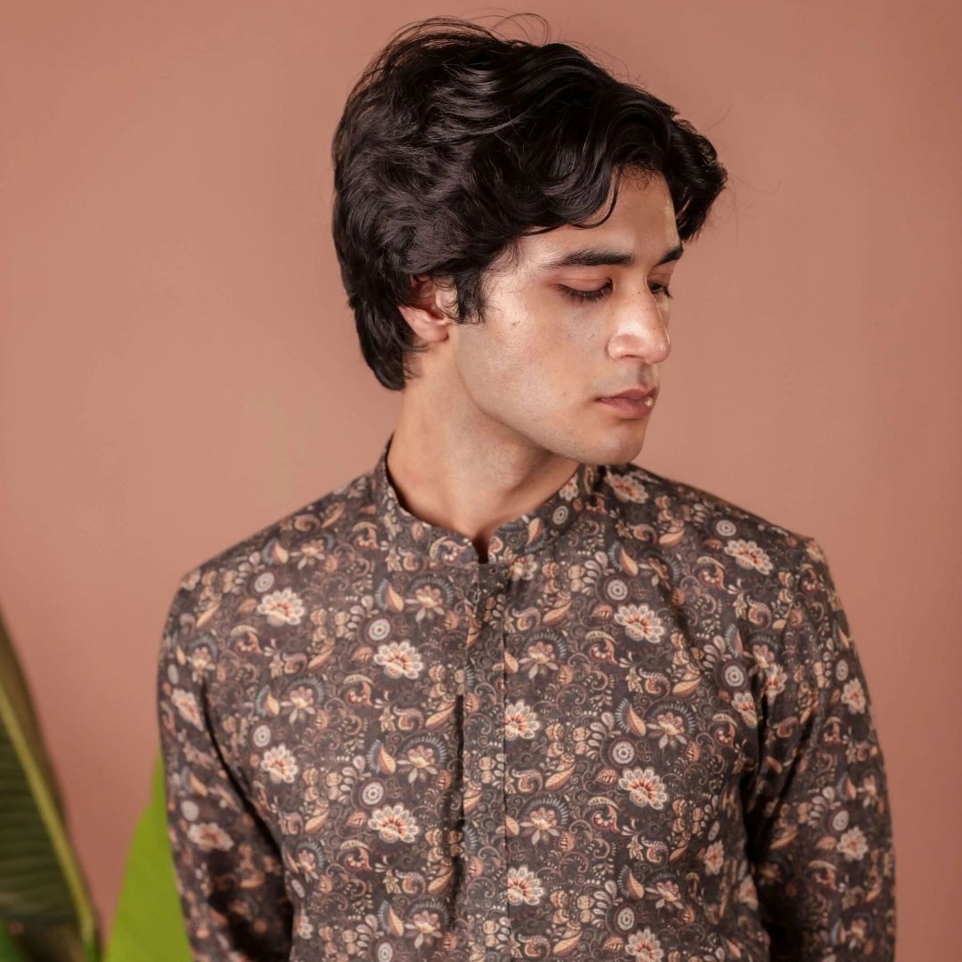 Suutraa Men's DARK MEHENDI PRINTED KURTA WITH OFF WHITE PYJAMA SET - suutraa.com
