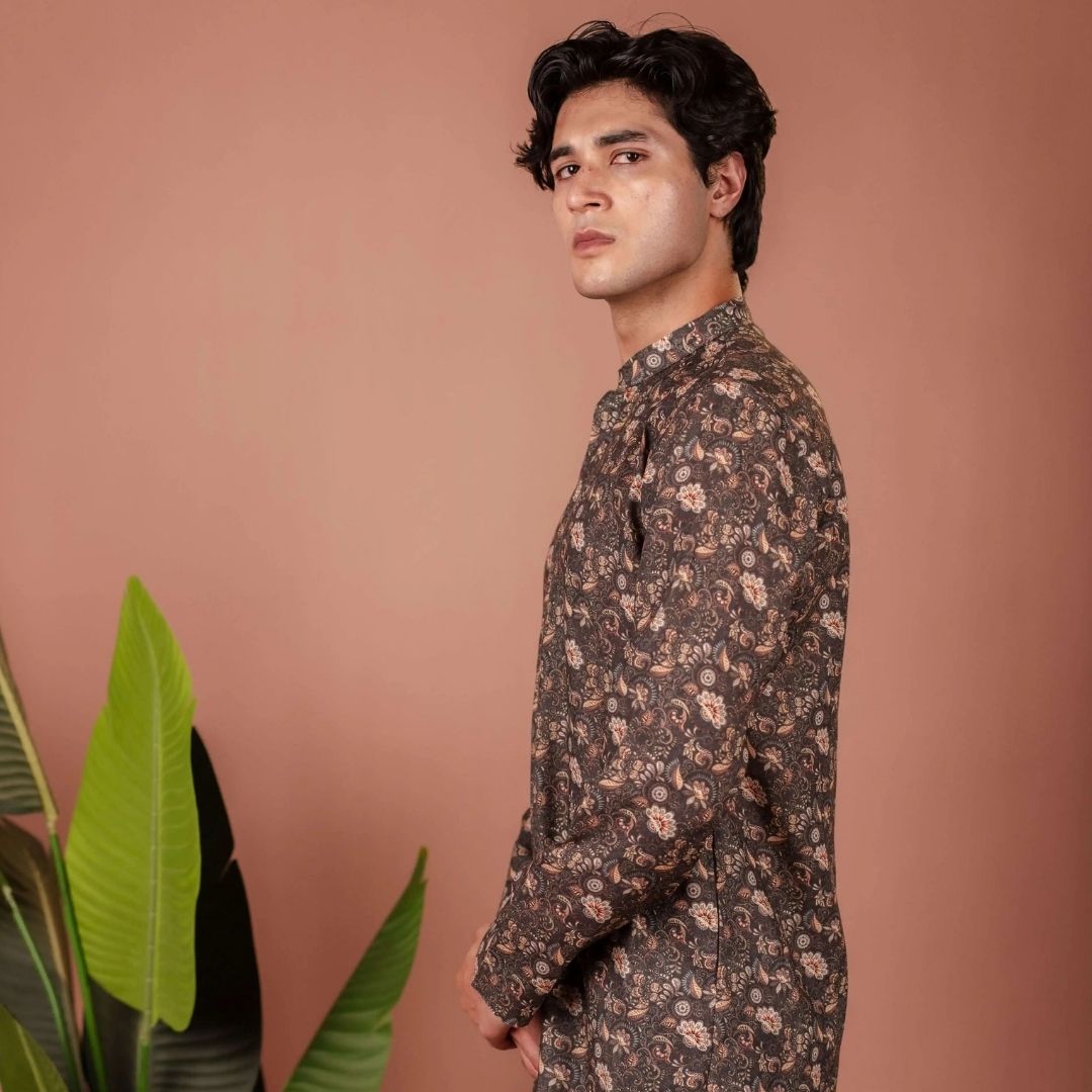 Suutraa Men's DARK MEHENDI PRINTED KURTA WITH OFF WHITE PYJAMA SET - suutraa.com