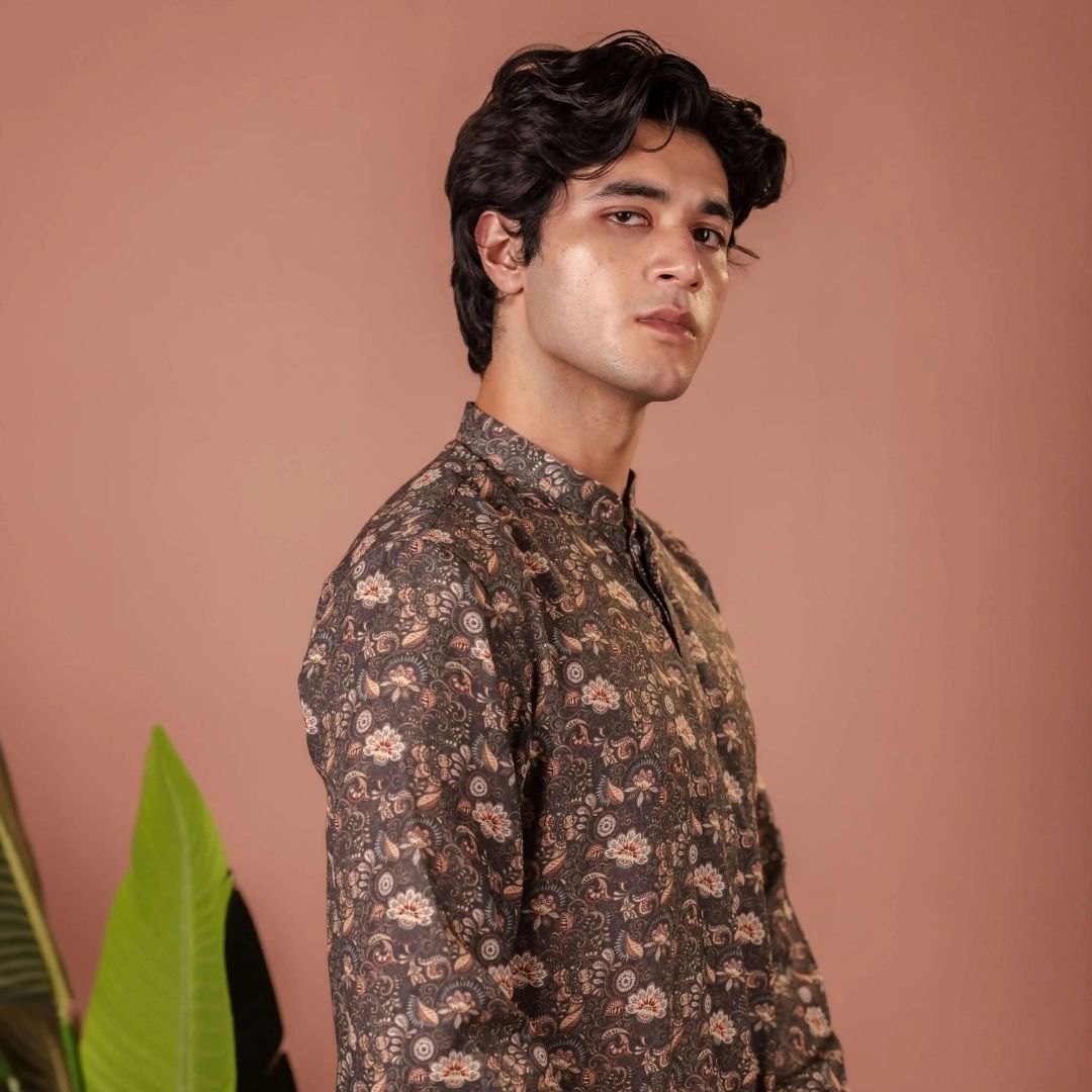 Suutraa Men's DARK MEHENDI PRINTED KURTA WITH OFF WHITE PYJAMA SET - suutraa.com
