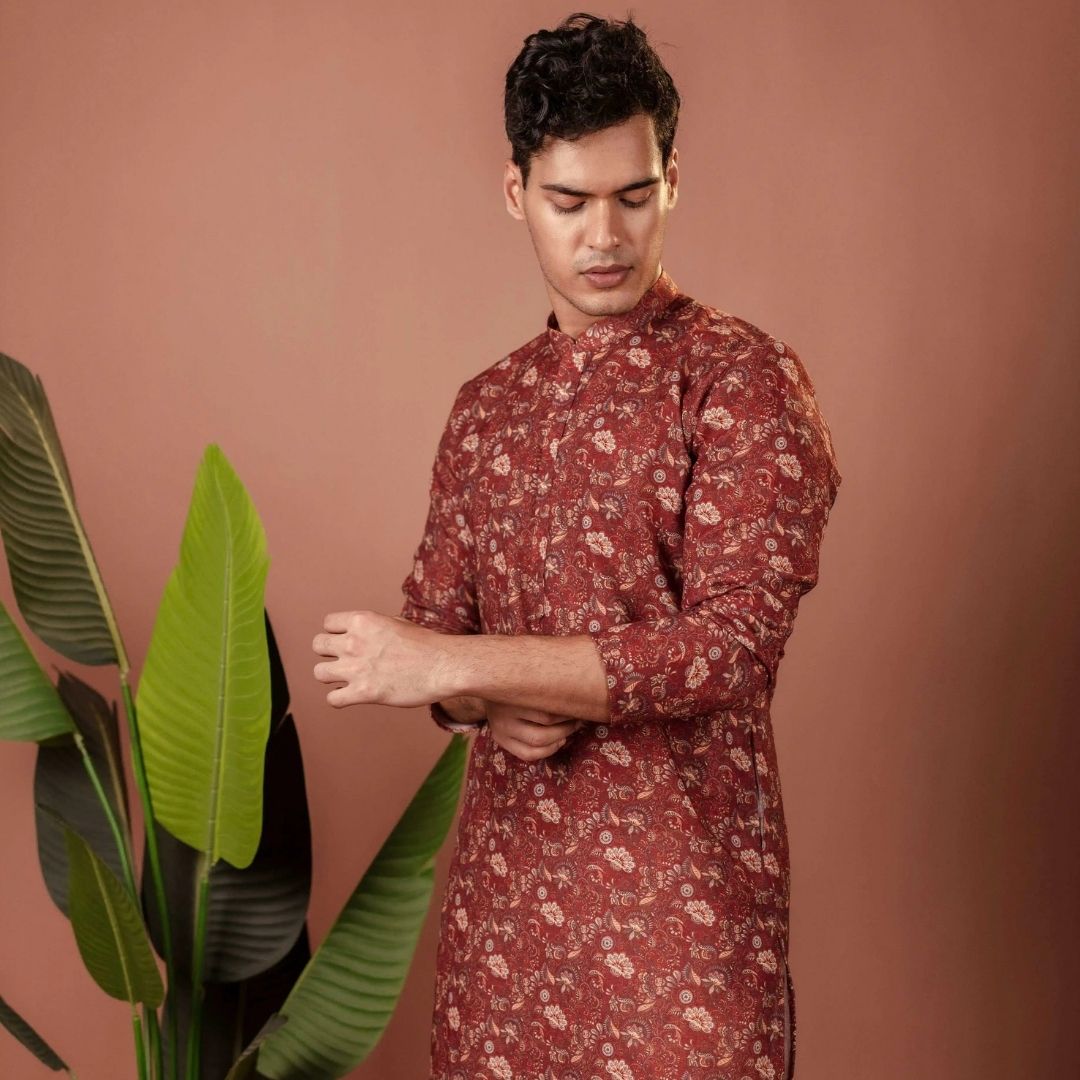Suutraa Men's Maroon Cotton Printed Kurta With Off White Pyjama Set - suutraa.com