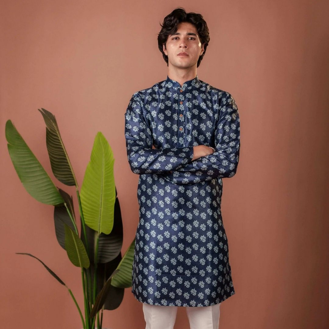 Suutraa Men's Navy Blue Jaquard Printed Kurta With Off White Pyjama Set - suutraa.com