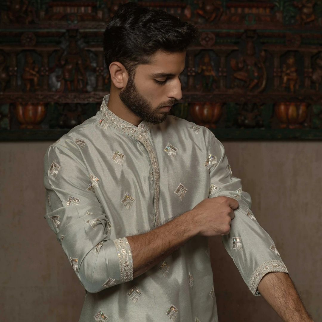Suutraa Men's SEA GREEN SILK ALL OVER EMBROIDED KURTA WITH OFF WHITE PYJAMA SET - suutraa.com
