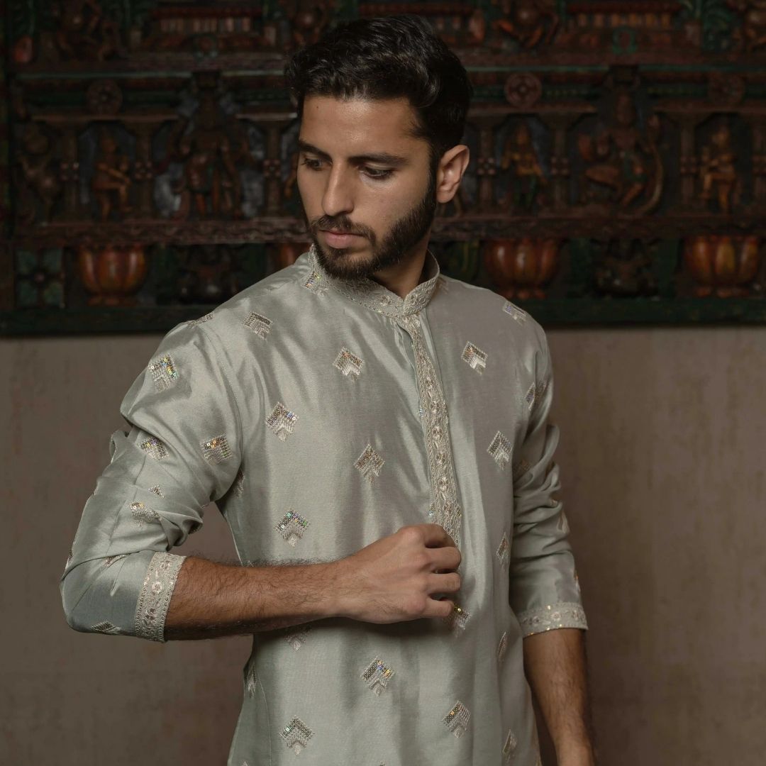 Suutraa Men's SEA GREEN SILK ALL OVER EMBROIDED KURTA WITH OFF WHITE PYJAMA SET - suutraa.com
