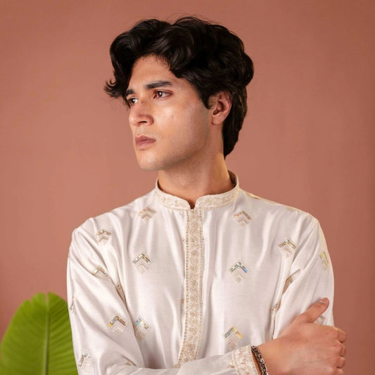 Suutraa Men's OFF WHITE SILK ALL OVER EMBROIDED KURTA WITH OFF WHITE PYJAMA SET - suutraa.com