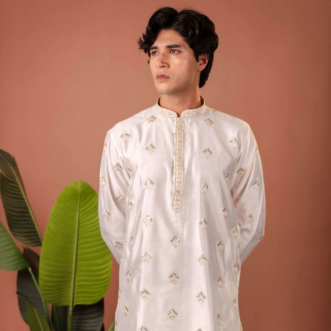 Suutraa Men's OFF WHITE SILK ALL OVER EMBROIDED KURTA WITH OFF WHITE PYJAMA SET - suutraa.com