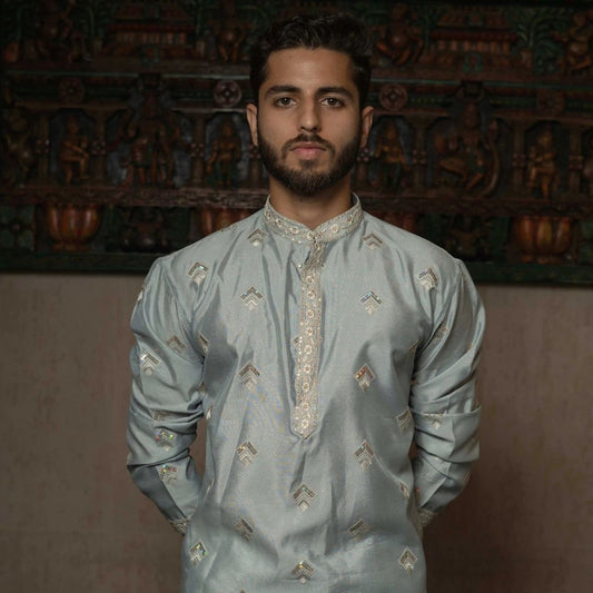 Suutraa Men's Blue Silk all over Embroided Kurta With Off White Pyjama Set - suutraa.com