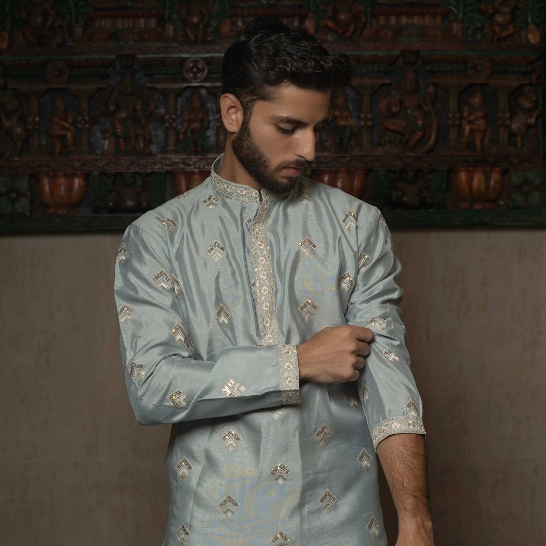 Suutraa Men's Blue Silk all over Embroided Kurta With Off White Pyjama Set - suutraa.com