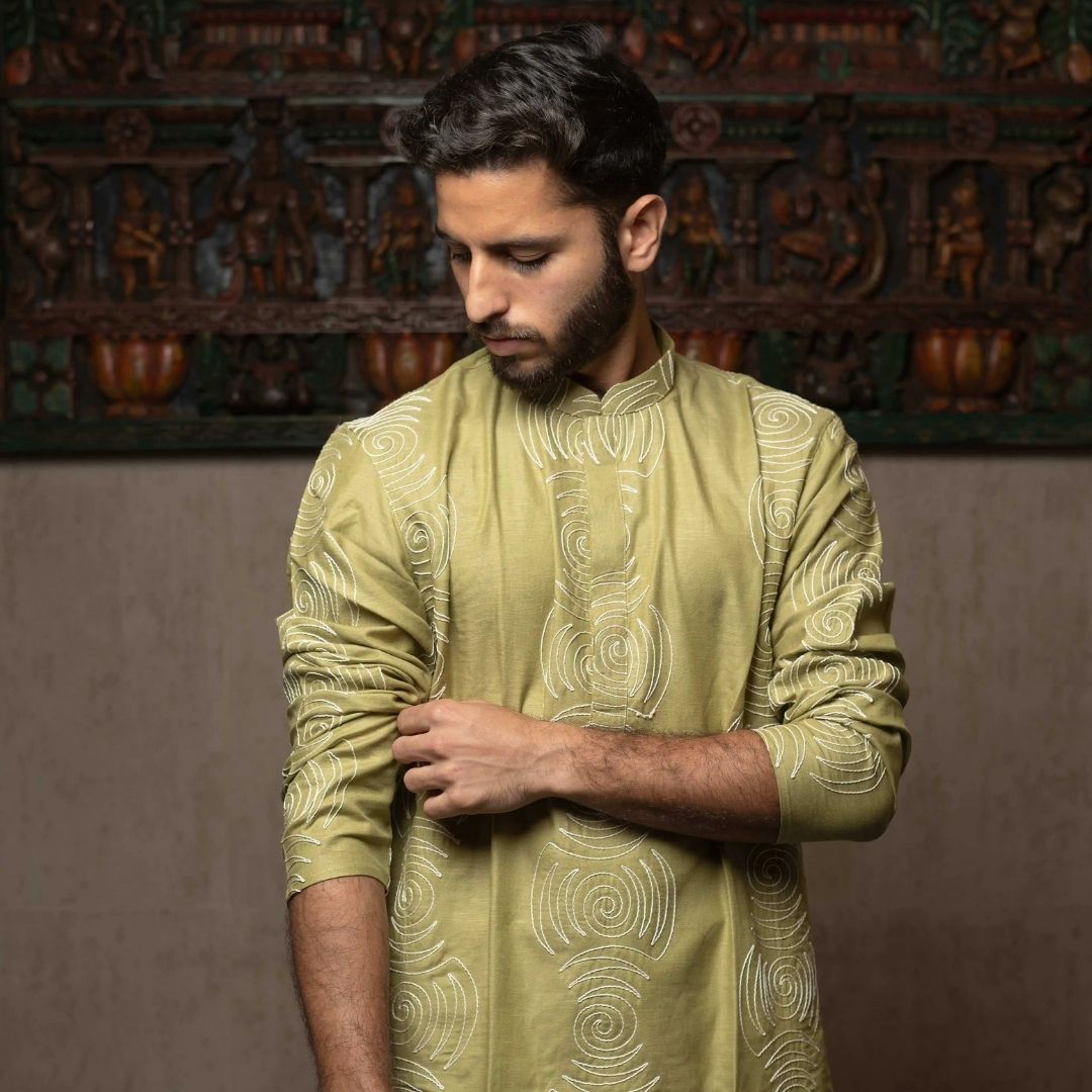 Suutraa Men's PARROT GREEN THREAD EMBROIDED KURTA WITH OFF WHITE PYJAMA SET - suutraa.com