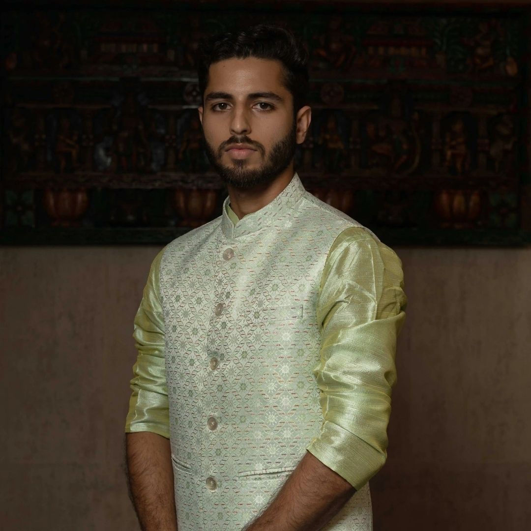 SUUTRAA MEN'S PISTA GREEN SILK NEHRU JACKET - suutraa.com
