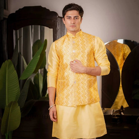 SUUTRAA MEN'S YELLOW SILK NEHRU JACKET - suutraa.com