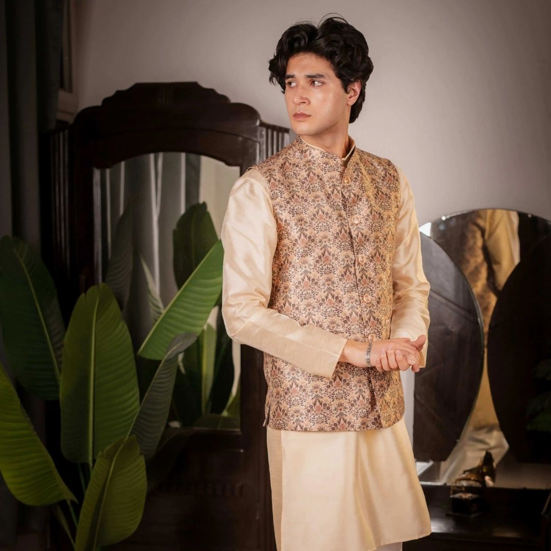 SUUTRAA MEN'S BEIGE SILK NEHRU JACKET - suutraa.com