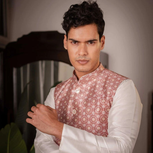 Suutraa Men's Off-White Silk Kurta Pyjama with Printed Jacket Set - suutraa.com