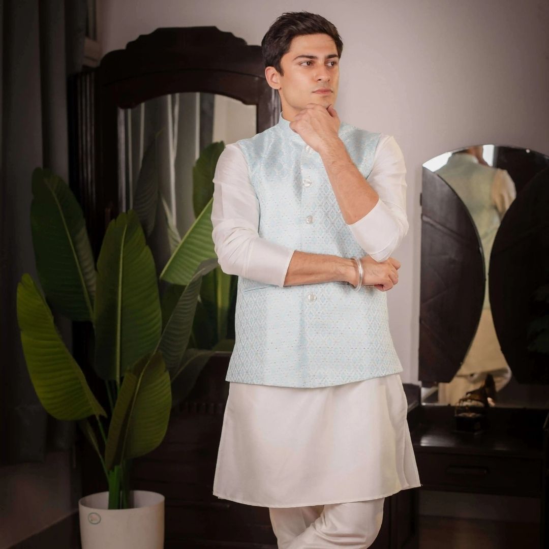 Suutraa Men's Off-White Silk Kurta Pyjama with Sky Blue Jacket Set - suutraa.com