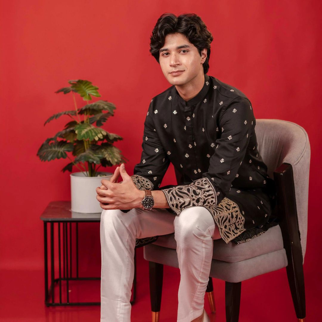 Suutraa Men's Black Figure Embroided Kurta - suutraa.com