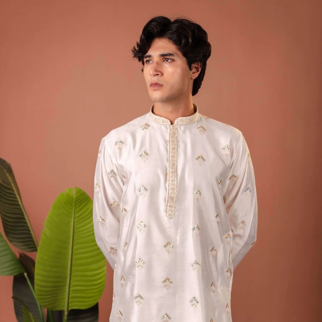 Suutraa Men's OFF WHITE SILK ALL OVER EMBROIDED KURTA - suutraa.com