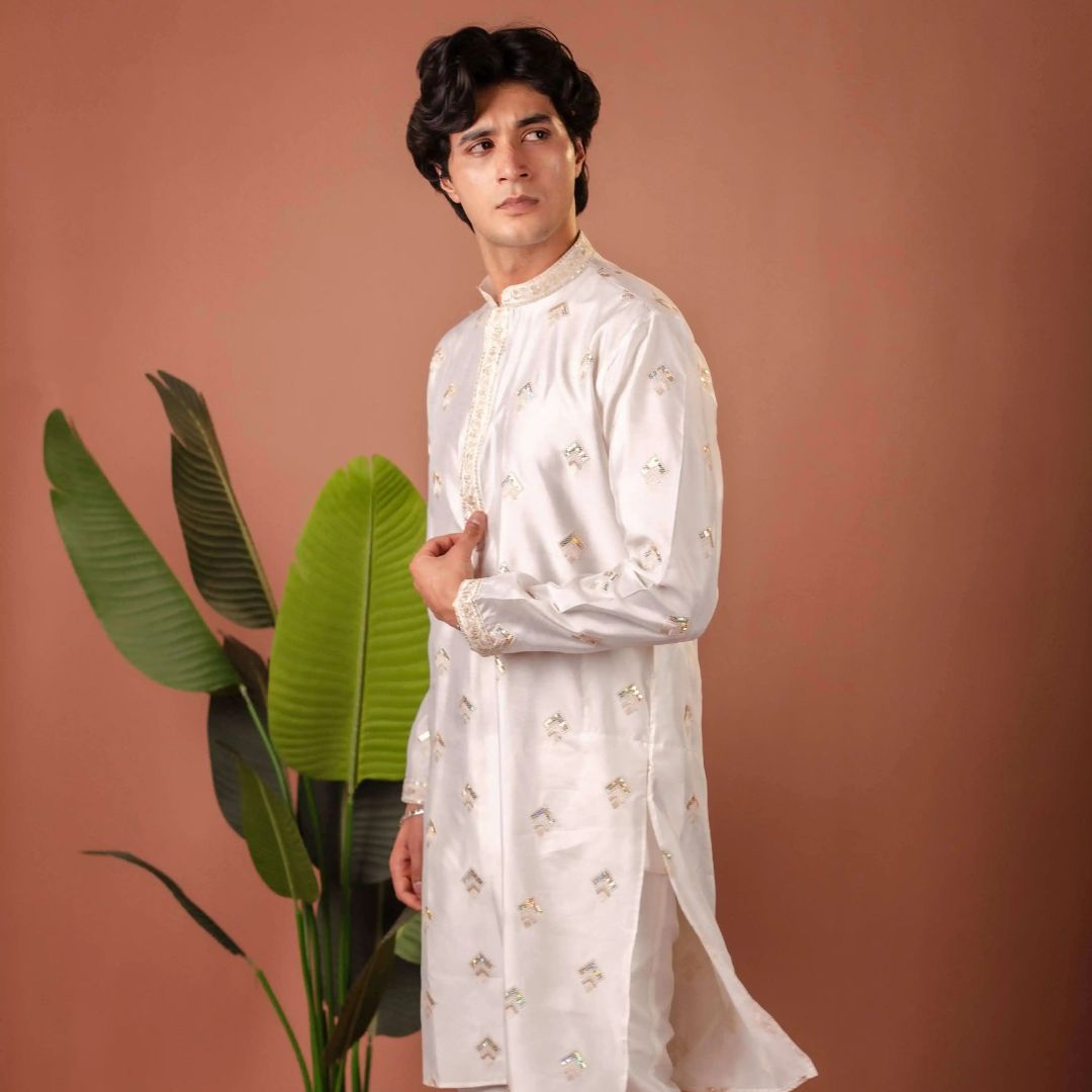 Suutraa Men's OFF WHITE SILK ALL OVER EMBROIDED KURTA - suutraa.com