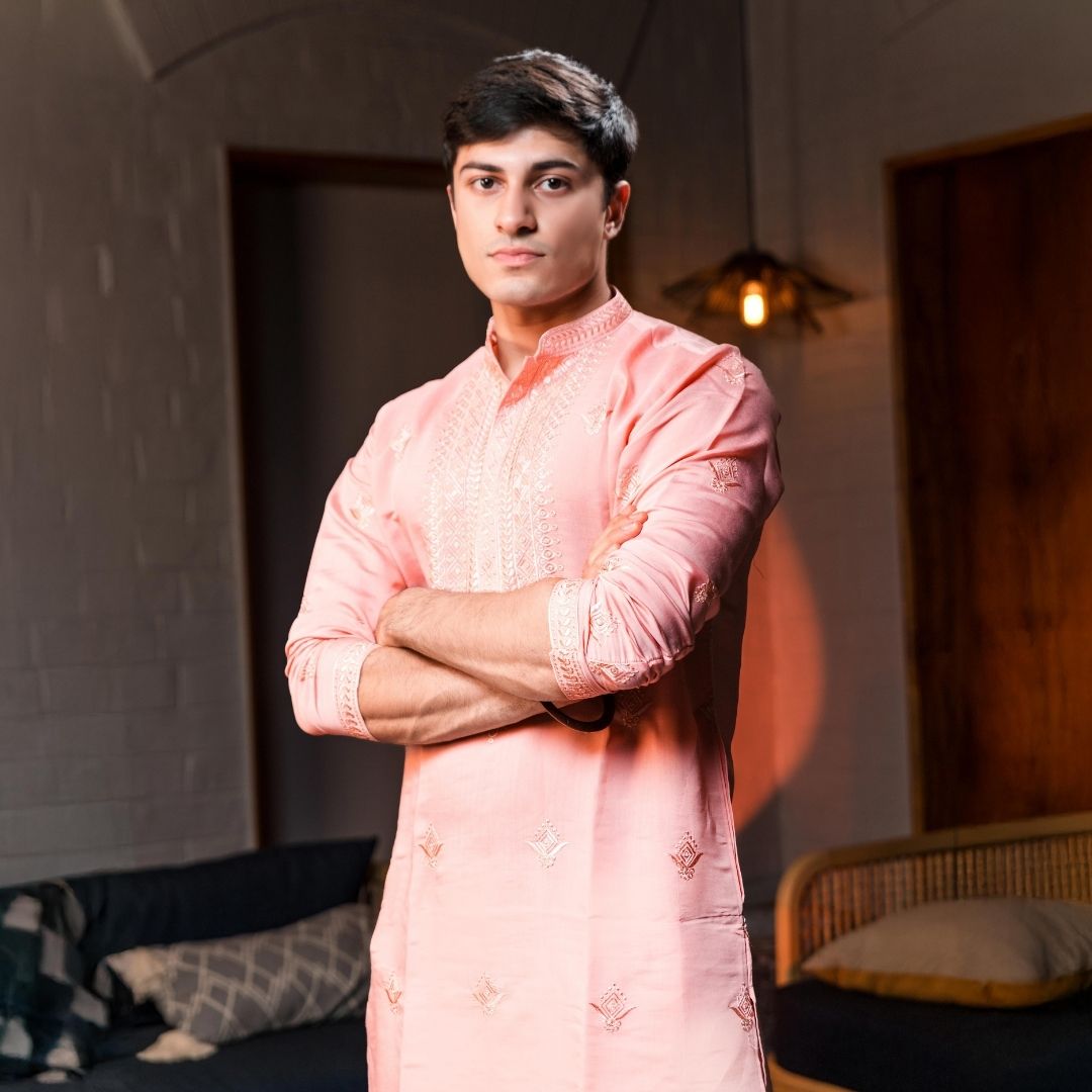 Suutraa Men's Light Pink Silk Embroidered Kurta - suutraa.com