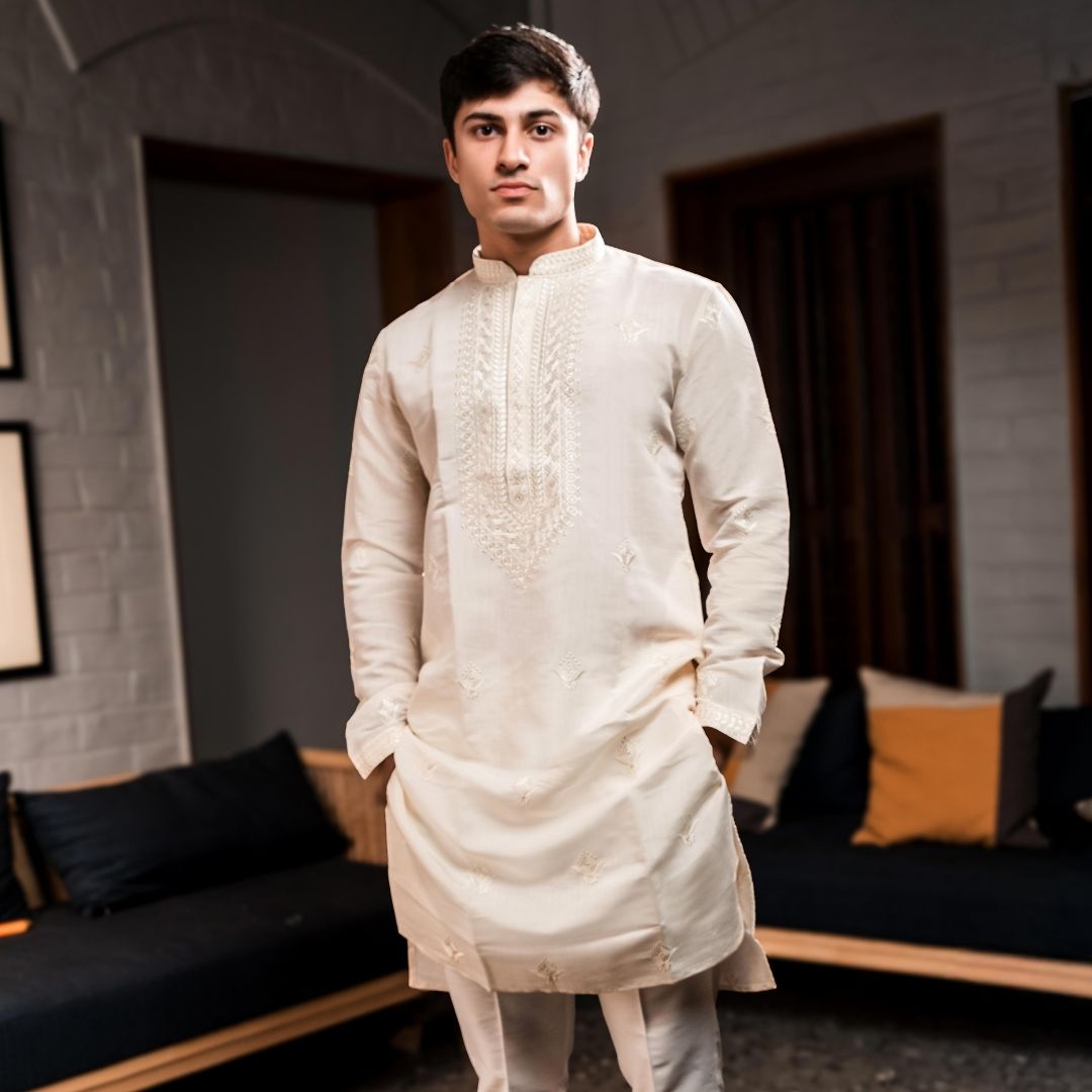 Suutraa Men's Cream Silk Kurta with Embroidery - suutraa.com