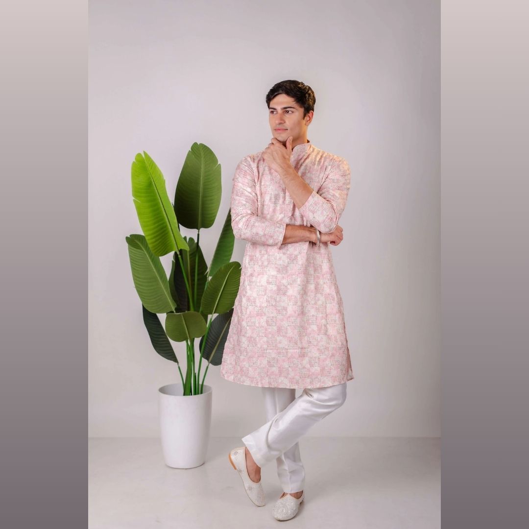 Suutraa Men's Lavender Coding Embroided Kurta