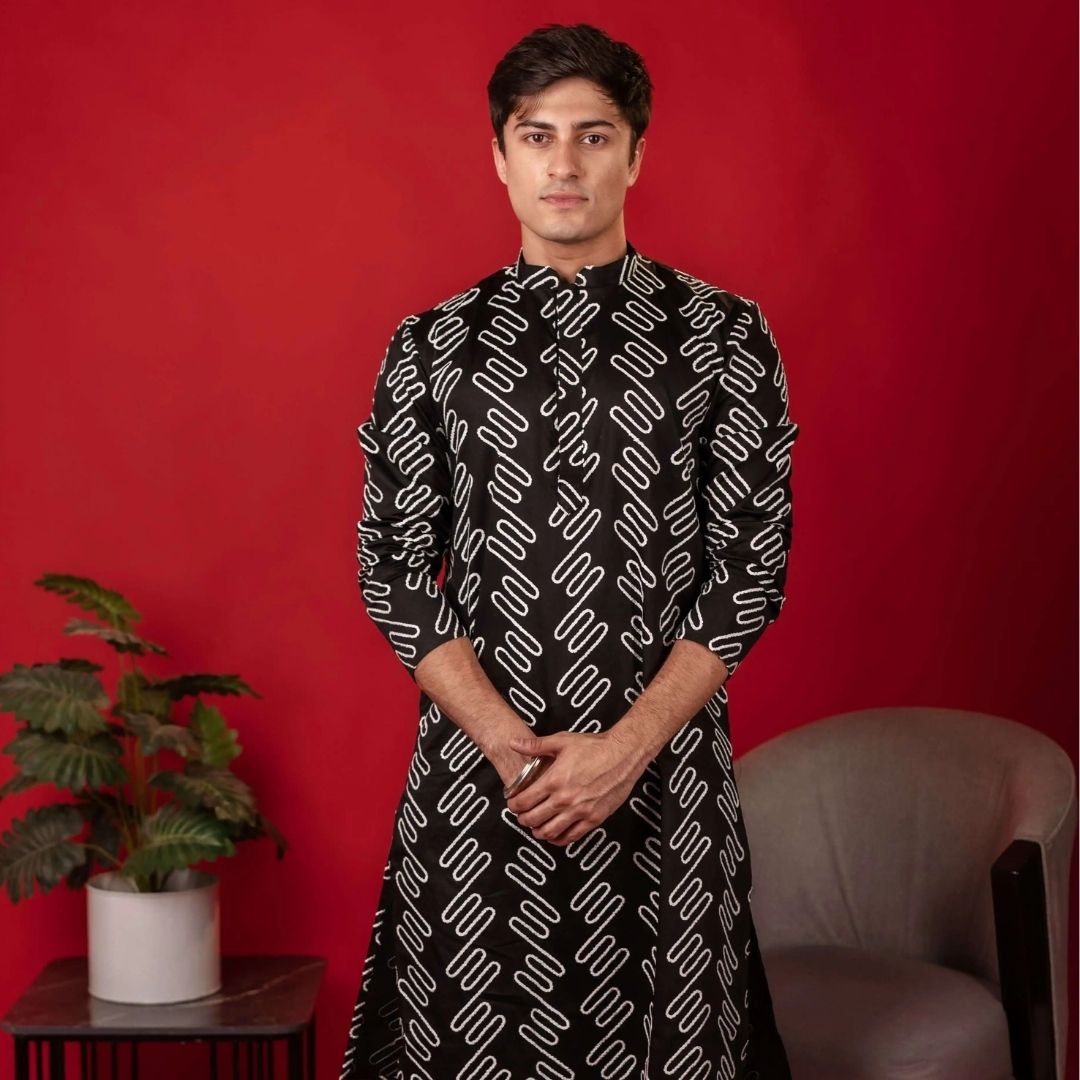Suutraa Men's Black Linen Designer Thread Work Kurta - suutraa.com