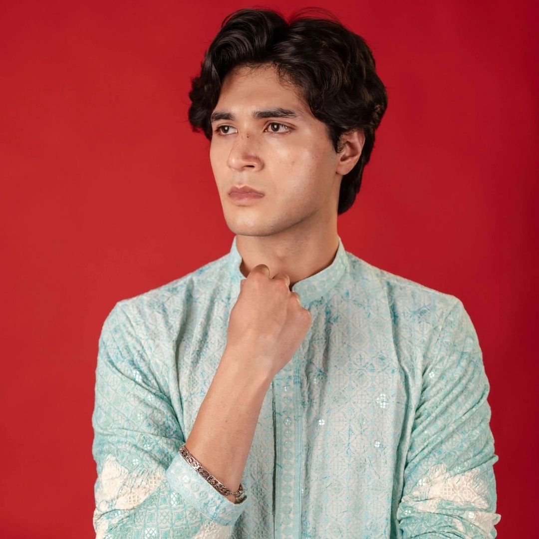 Suutraa Men's Sky Blue Figure Embroided Chikankari Kurta - suutraa.com