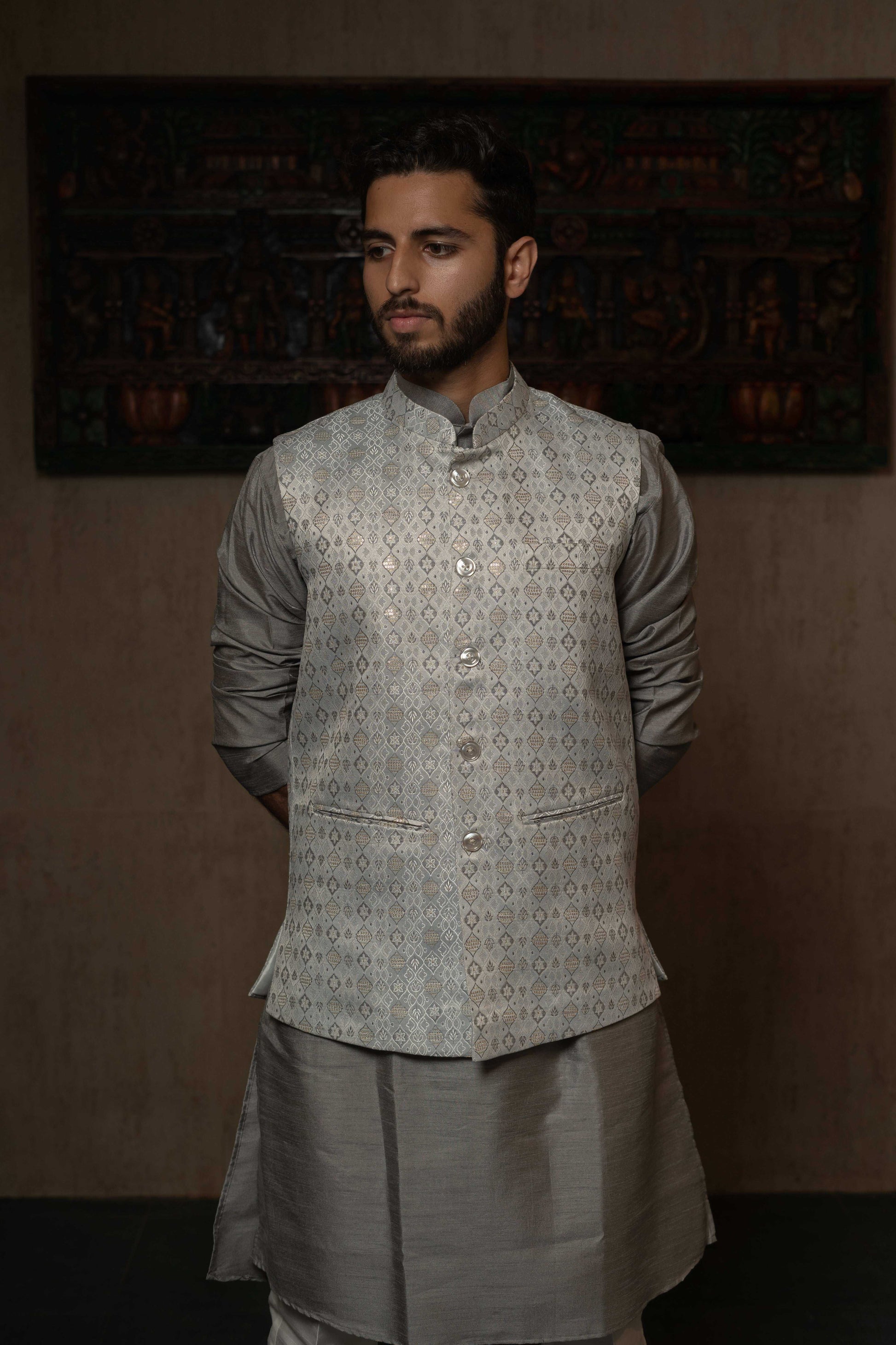 SUUTRAA MEN'S GREY SILK NEHRU JACKET