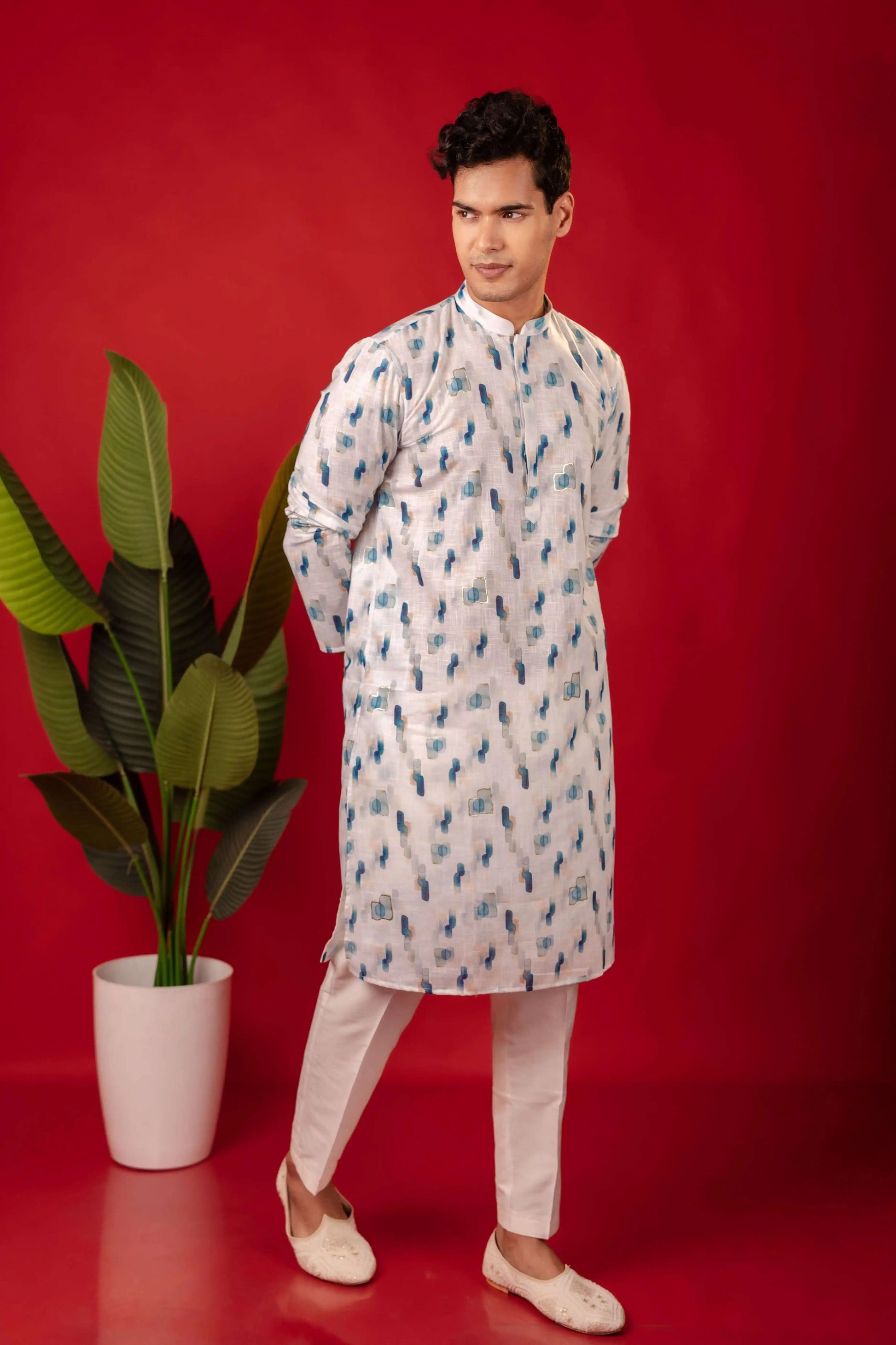 Suutraa Men's White Linen Oil Printed Kurta With Off White Pyjama Set - suutraa.com