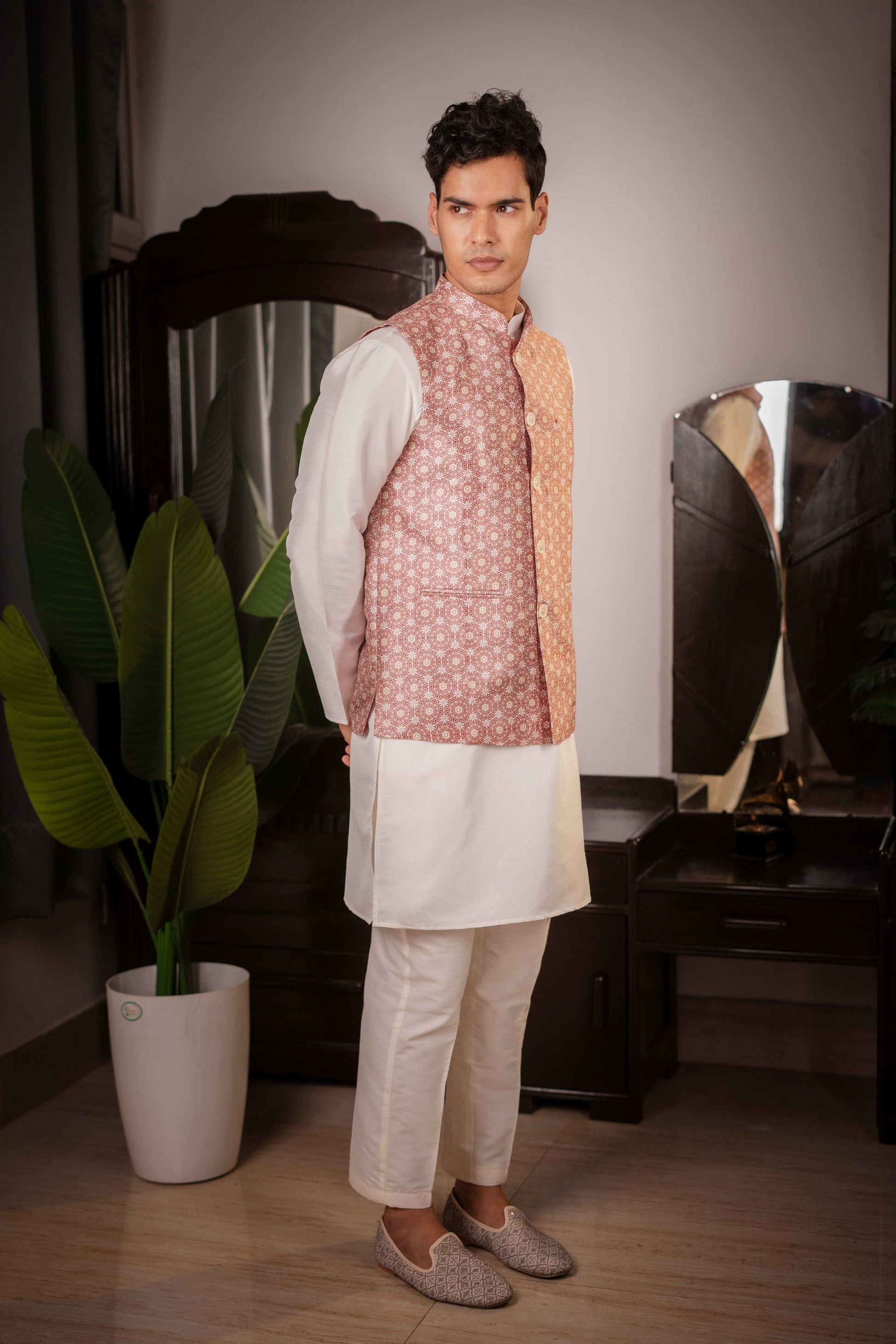 SUUTRAA MEN'S MAROON SILK NEHRU JACKET