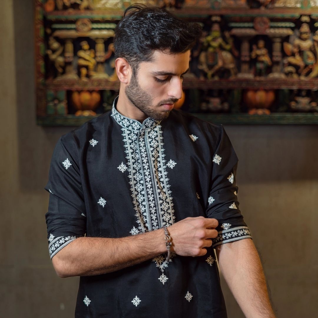 Suutraa Men's Black Silk Kurta with Embroidery - suutraa.com