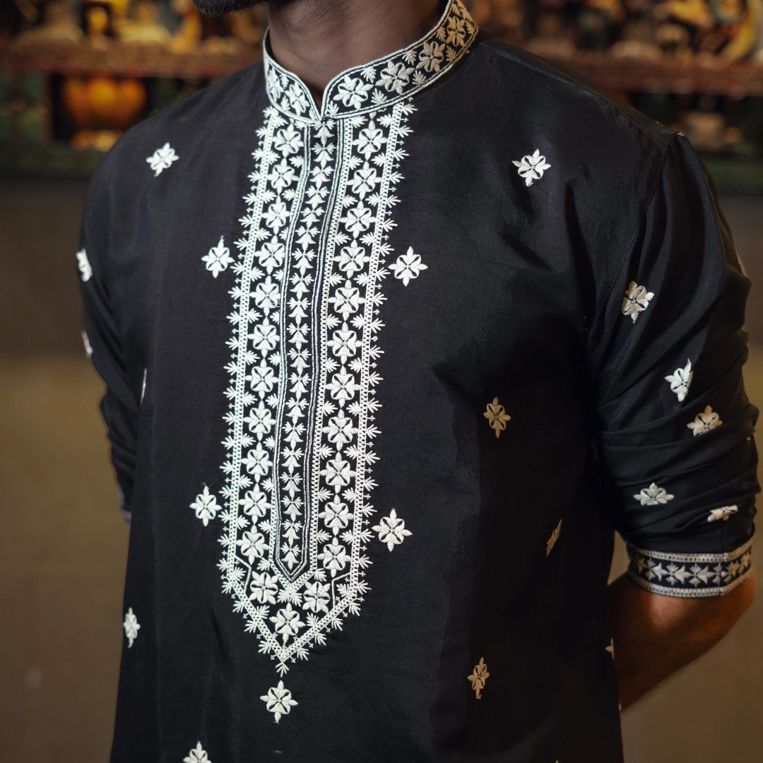 Suutraa Men's Black Silk Kurta with Embroidery - suutraa.com