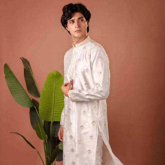 Suutraa Men's OFF WHITE SILK ALL OVER EMBROIDED KURTA WITH OFF WHITE PYJAMA SET - suutraa.com