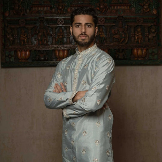 Suutraa Men's Blue Silk all over Embroided Kurta With Off White Pyjama Set - suutraa.com