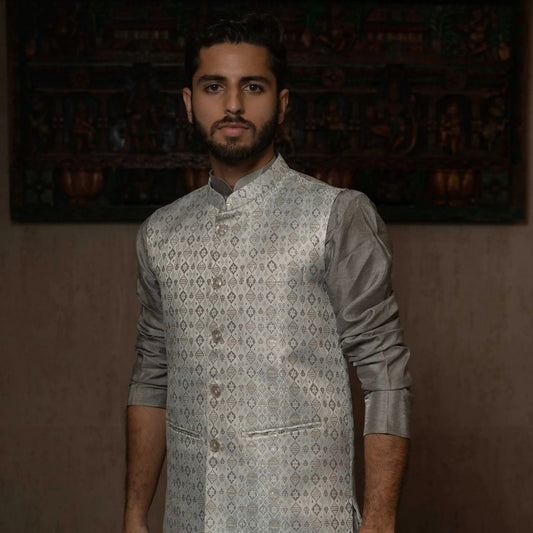 SUUTRAA MEN'S GREY SILK NEHRU JACKET - suutraa.com