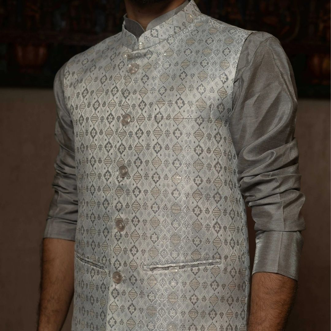 SUUTRAA MEN'S GREY SILK NEHRU JACKET - suutraa.com