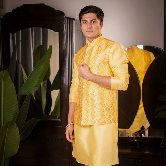 SUUTRAA MEN'S YELLOW SILK NEHRU JACKET - suutraa.com