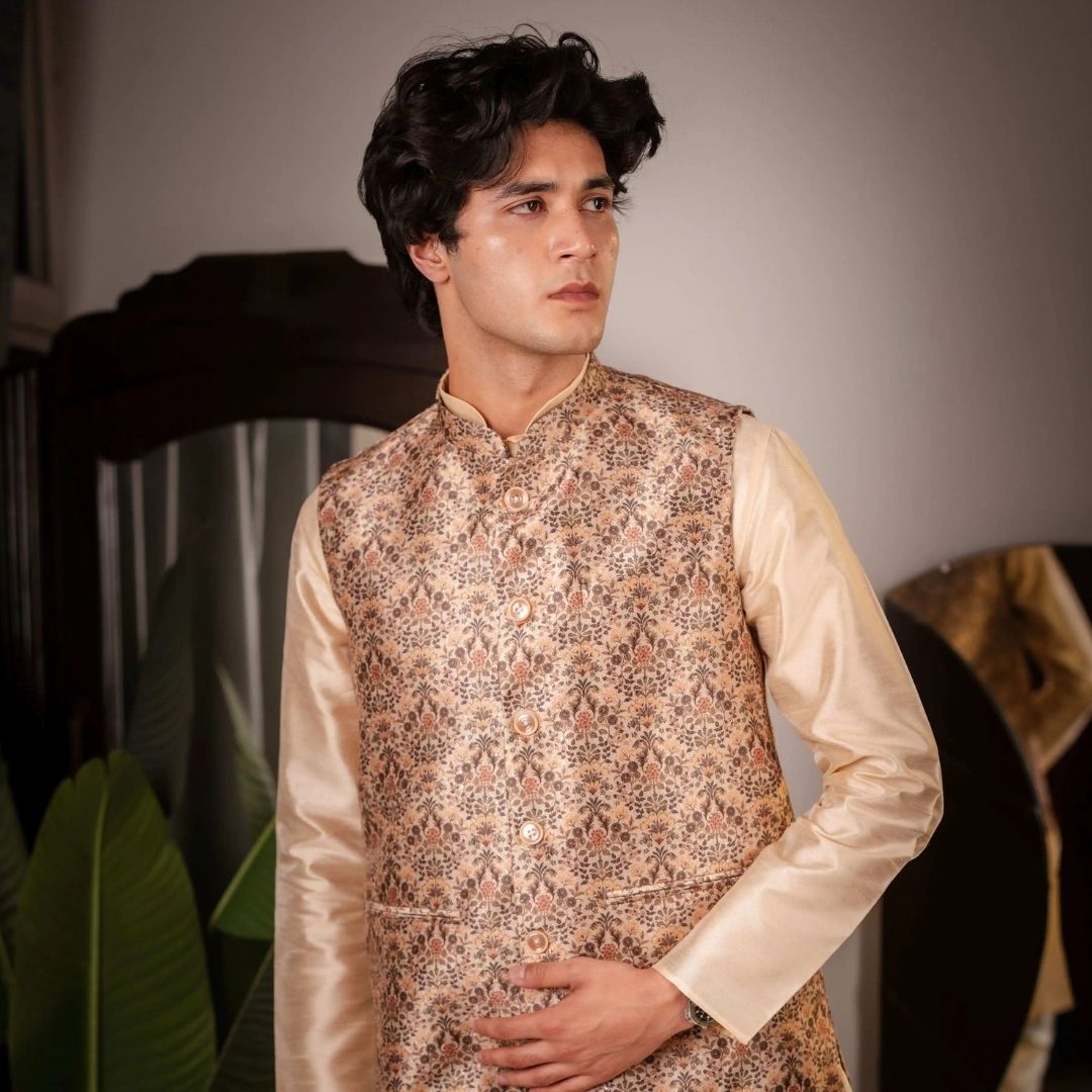 SUUTRAA MEN'S BEIGE SILK NEHRU JACKET - suutraa.com