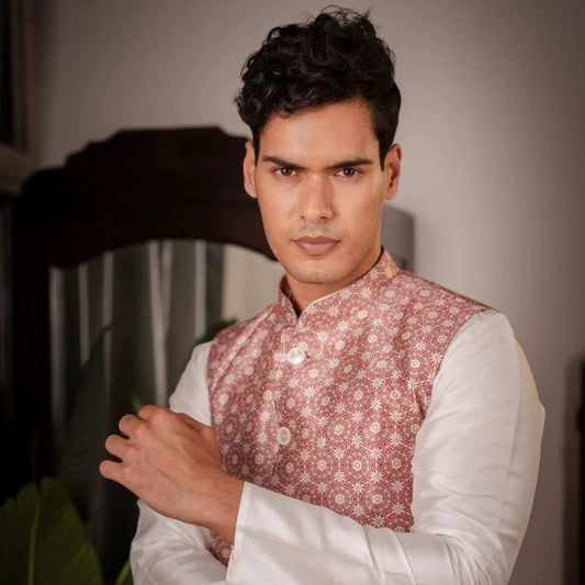 SUUTRAA MEN'S MAROON SILK NEHRU JACKET - suutraa.com