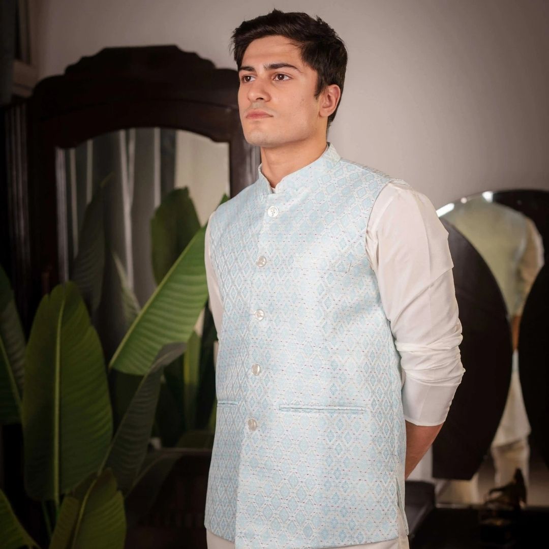 Suutraa Men's Off-White Silk Kurta Pyjama with Sky Blue Jacket Set - suutraa.com