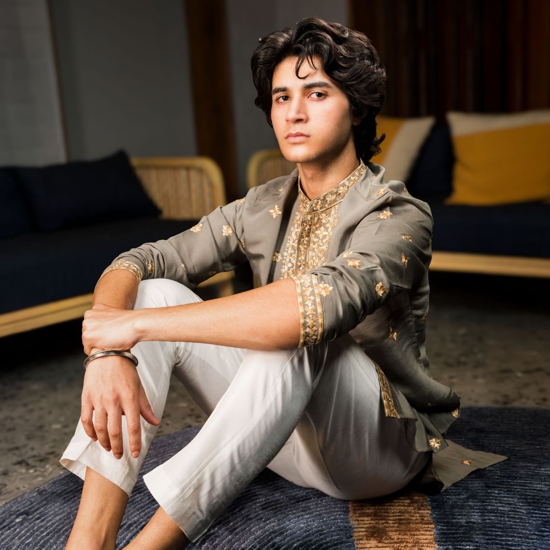 Suutraa Men's Grey Silk Kurta with Gold Embroidery - suutraa.com