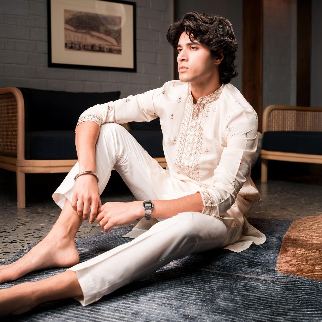 Suutraa Men's Cream Silk Kurta with Embroidered Golden Motifs - suutraa.com